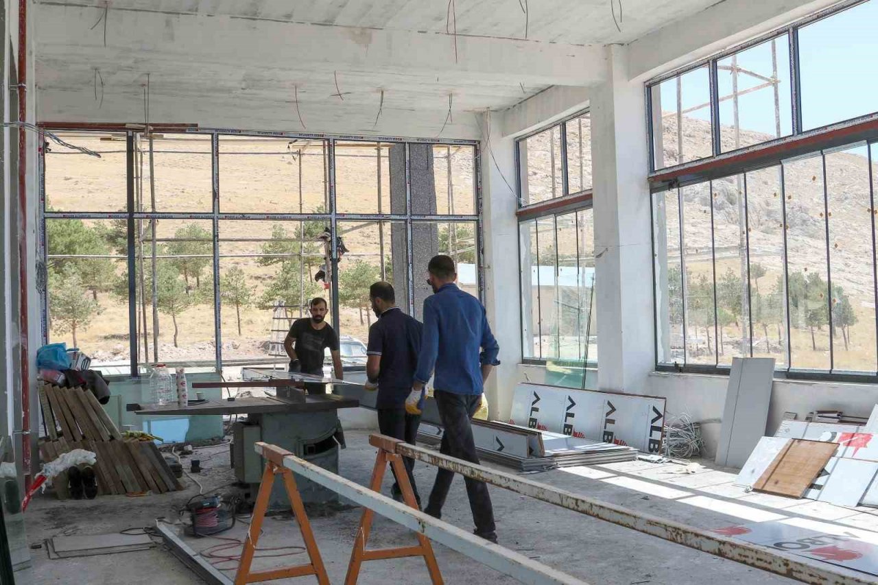 Eşsiz Van manzarası sunan Toprakkale’ye seyir terası yapılıyor