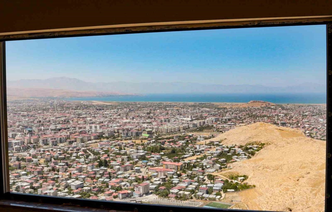 Eşsiz Van manzarası sunan Toprakkale’ye seyir terası yapılıyor