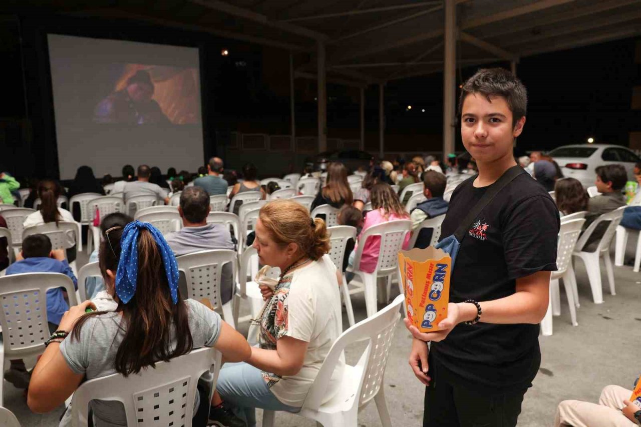 Nilüfer’de çocuklara açık hava sineması