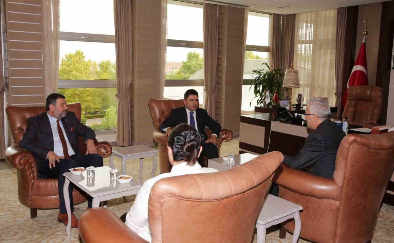 Ulaştırma ve Altyapı Bakan Yardımcısı Osman Boyraz’dan ESOGÜ Rektörü Prof. Dr. Kamil Çolak’a ziyaret