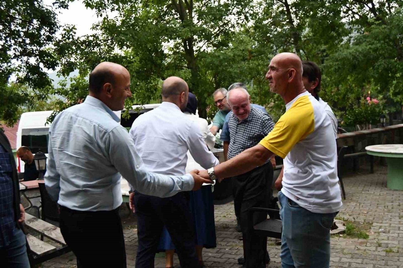 AK Parti’den Altınova köylerine çıkarma