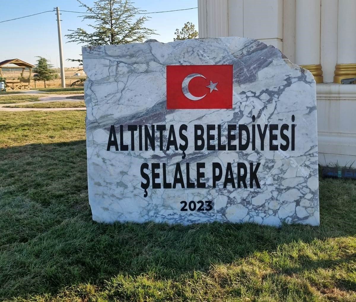 Altıntaş’ta Şelale Park halkın hizmetine sunuldu