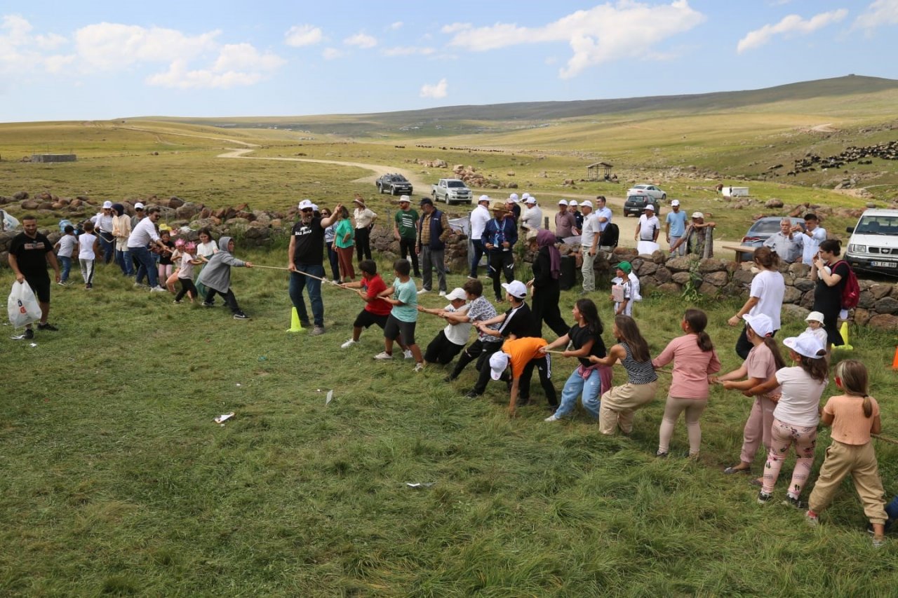 Artvin’de 2 bin 700 rakımda Bilim Yayla Şenliği yapıldı