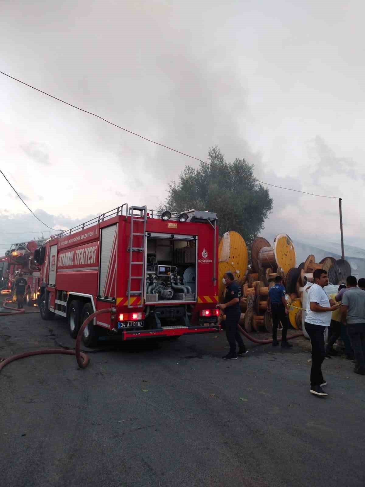 Ataşehir’de iş yeri yangını