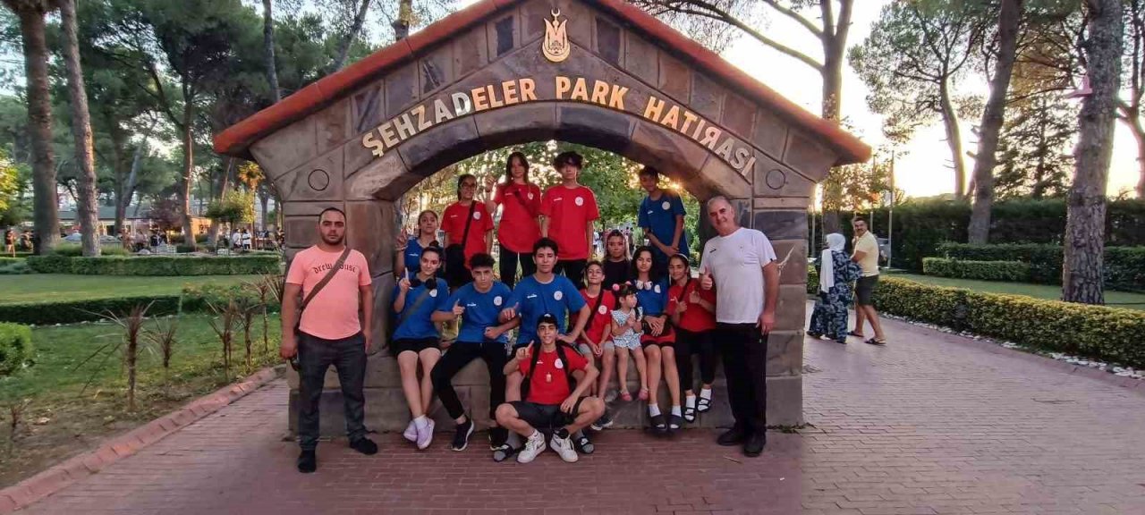 Eskişehirli sporcular madalyaları topladı