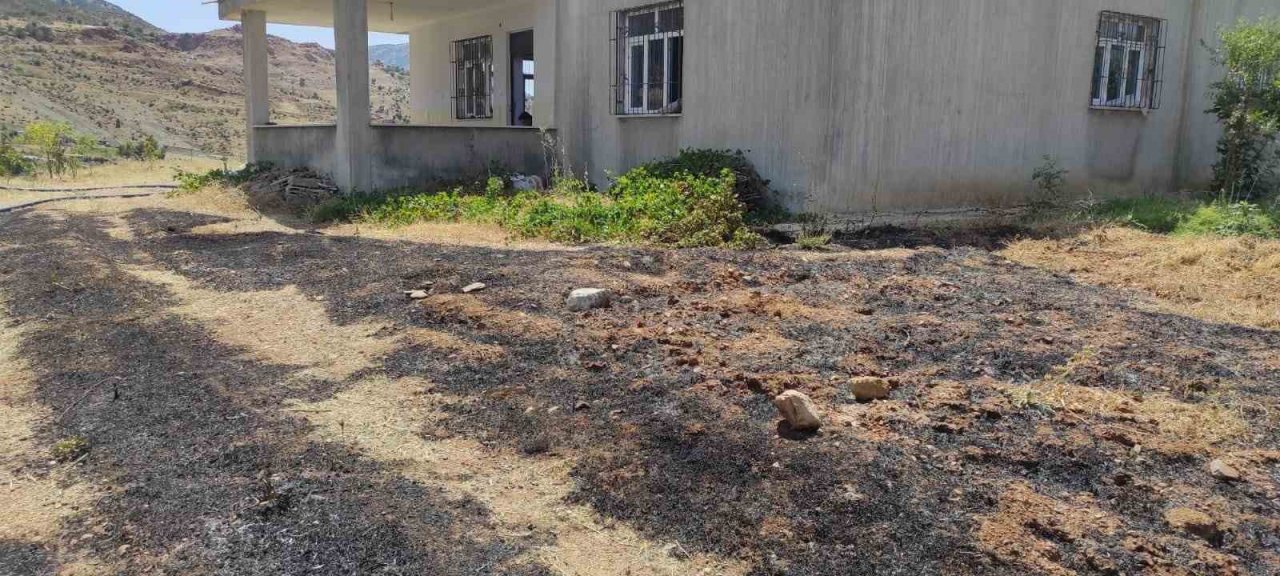 Sason’da başlayan yangın evlere metreler kala söndürüldü