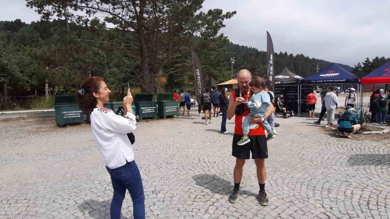 Bolu’da ilk kez düzenlenen “Ultra Abant Koşusu"na 600 sporcu katıldı