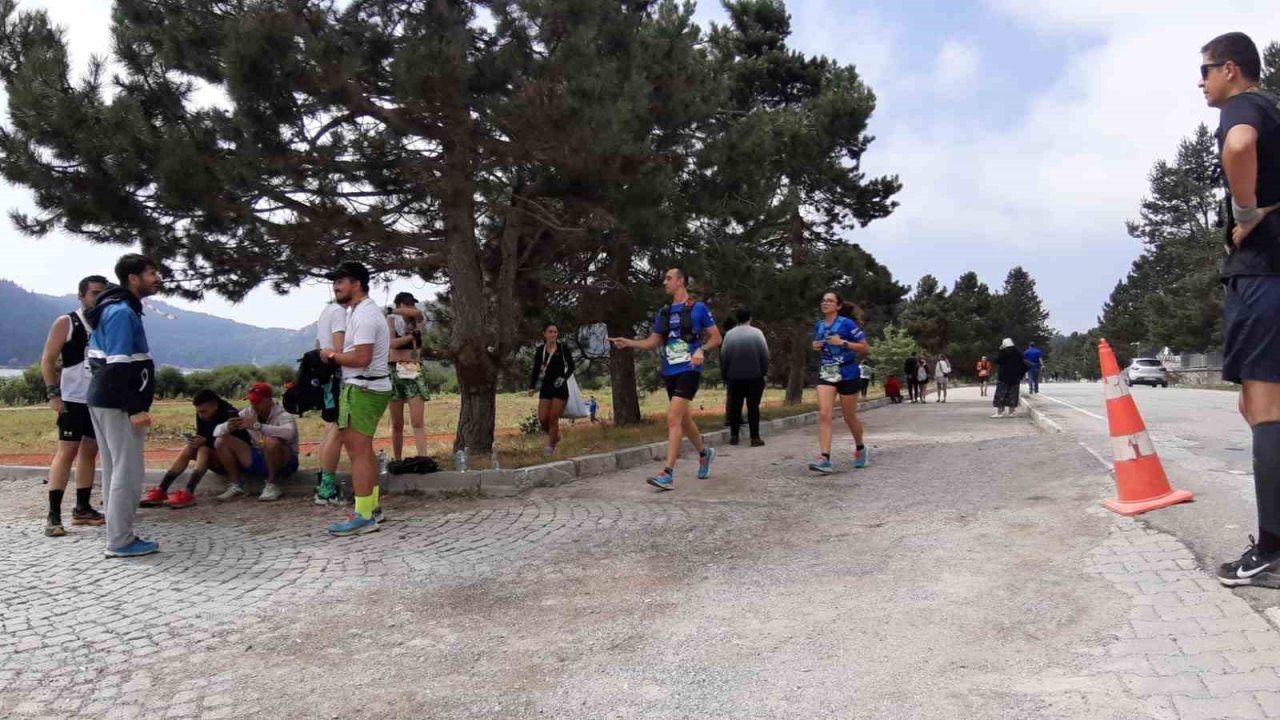 Bolu’da ilk kez düzenlenen “Ultra Abant Koşusu"na 600 sporcu katıldı