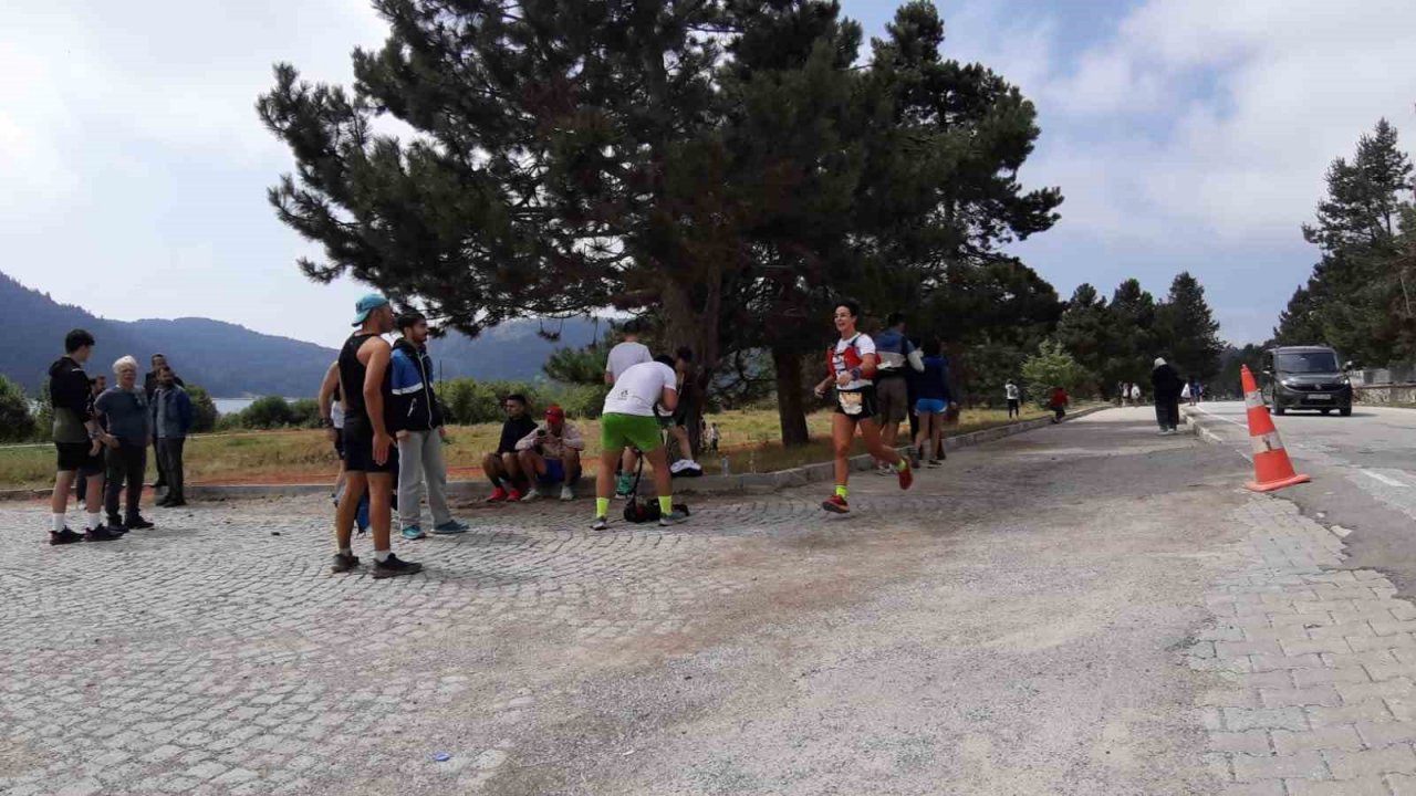 Bolu’da ilk kez düzenlenen “Ultra Abant Koşusu"na 600 sporcu katıldı