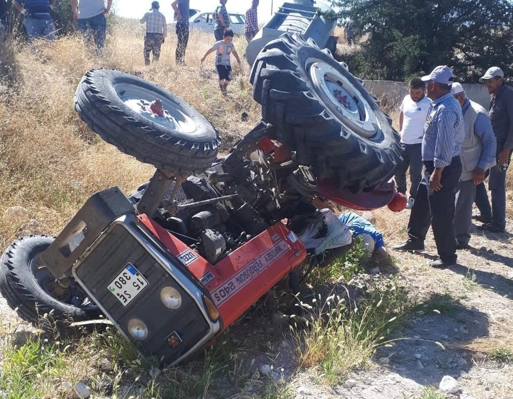 Burdur’da devrilen traktörün altında kalan sürücü hayatını kaybetti
