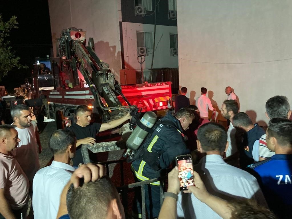 Lapseki’de 5 katlı apartmanda yangın paniği