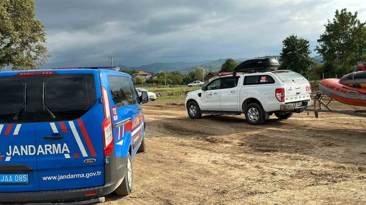 Balık tutarken Melen Çayı’na düştü, 3 kilometre sürüklenen şahsı ekipler kurtardı