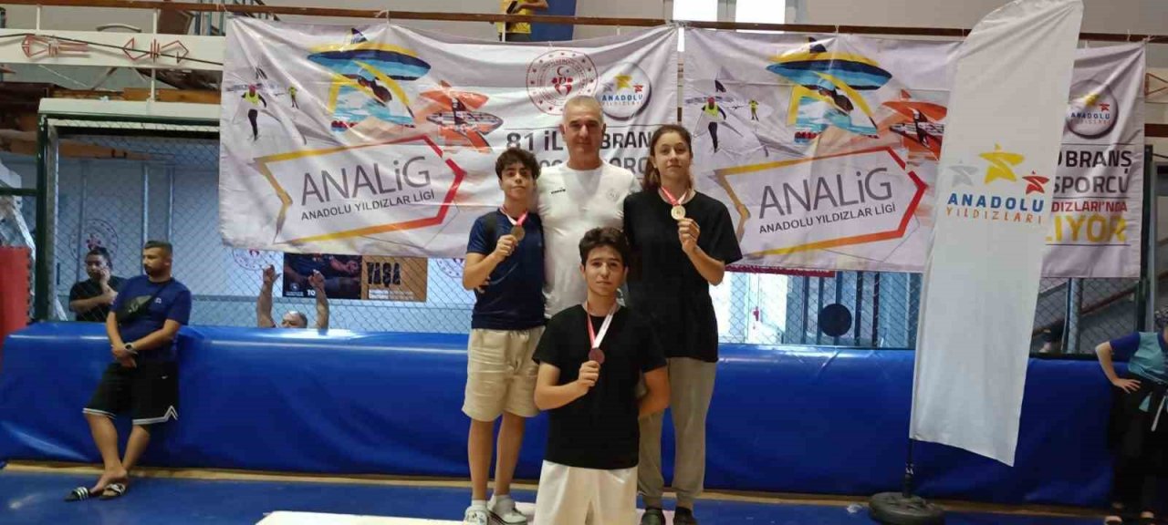 Eskişehirli sporcular madalyaları topladı