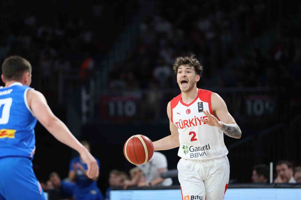 12 Dev Adam galibiyetle başladı