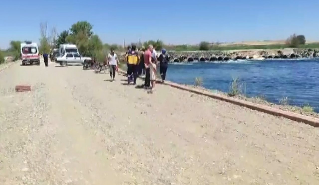 Baba-oğul girdikleri Fırat Nehri’nde kayboldu