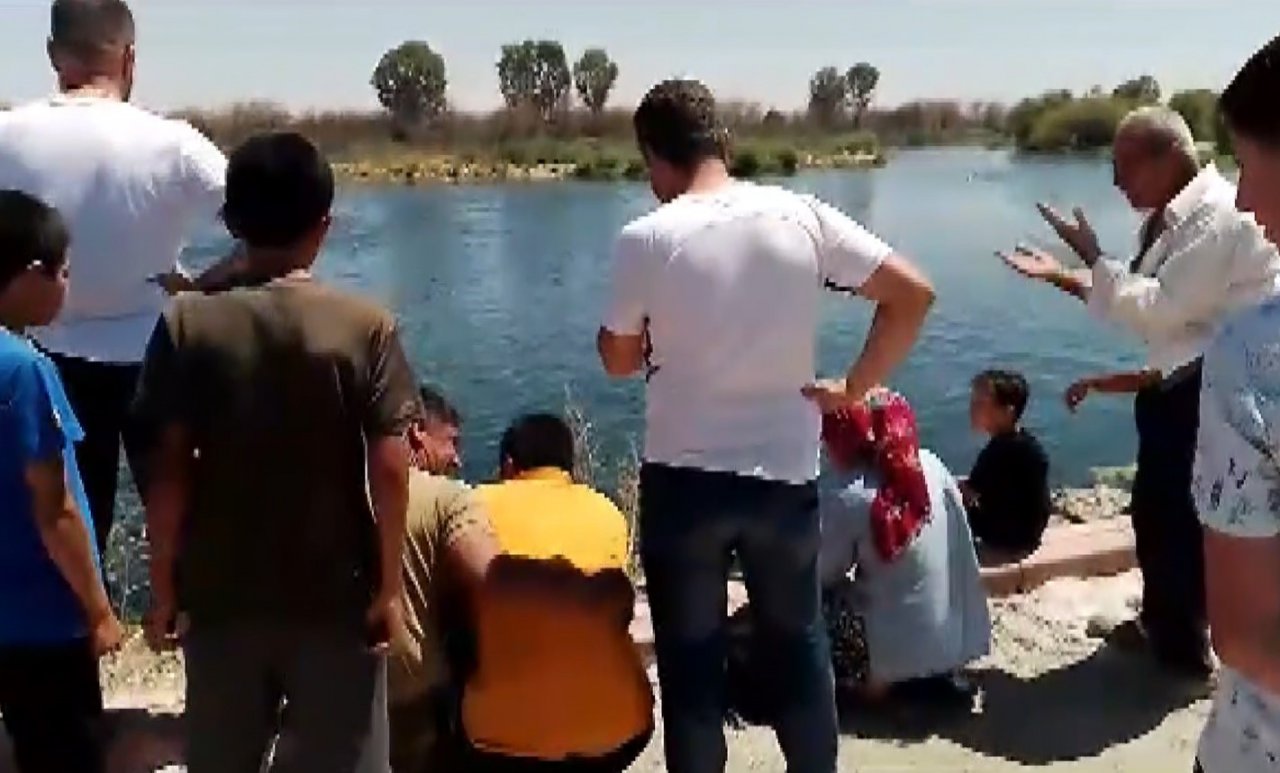 Baba-oğul girdikleri Fırat Nehri’nde kayboldu