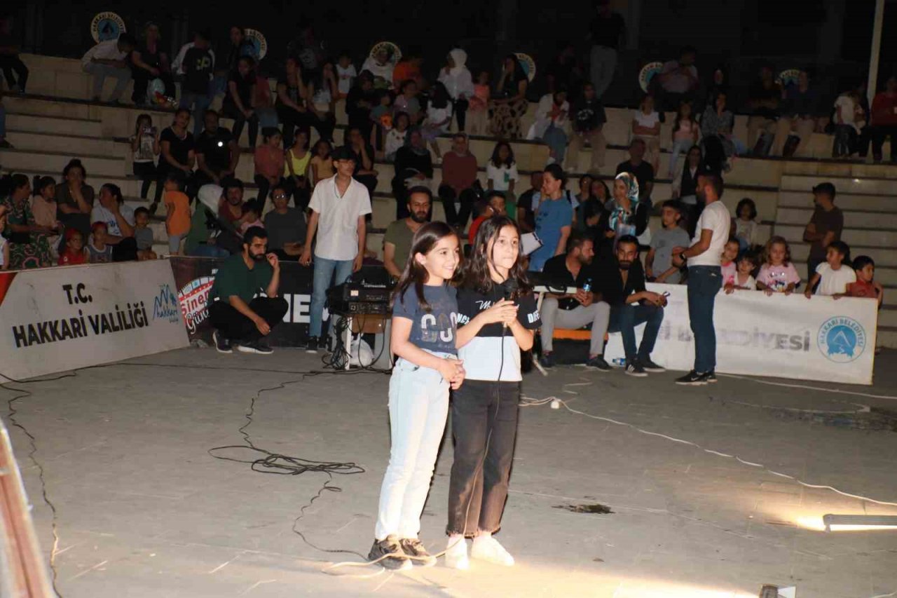 Hakkarili çocuklar sesleri ile mest etti