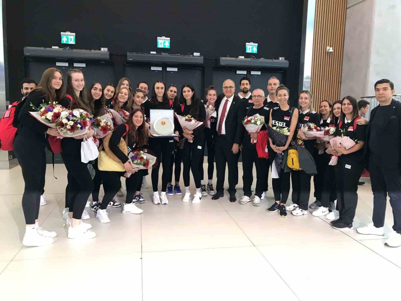 Dünya ikincisi olan U19 Kız Voleybol Milli Takımı, yurda dönüş yaptı
