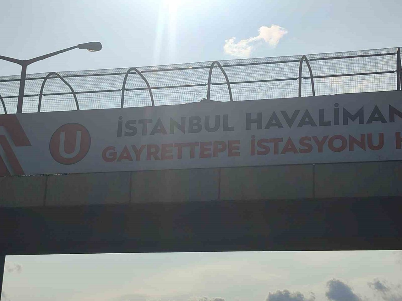 TEM Otoyolu’nda üst geçitten atlayan vatandaş feci şekilde can verdi
