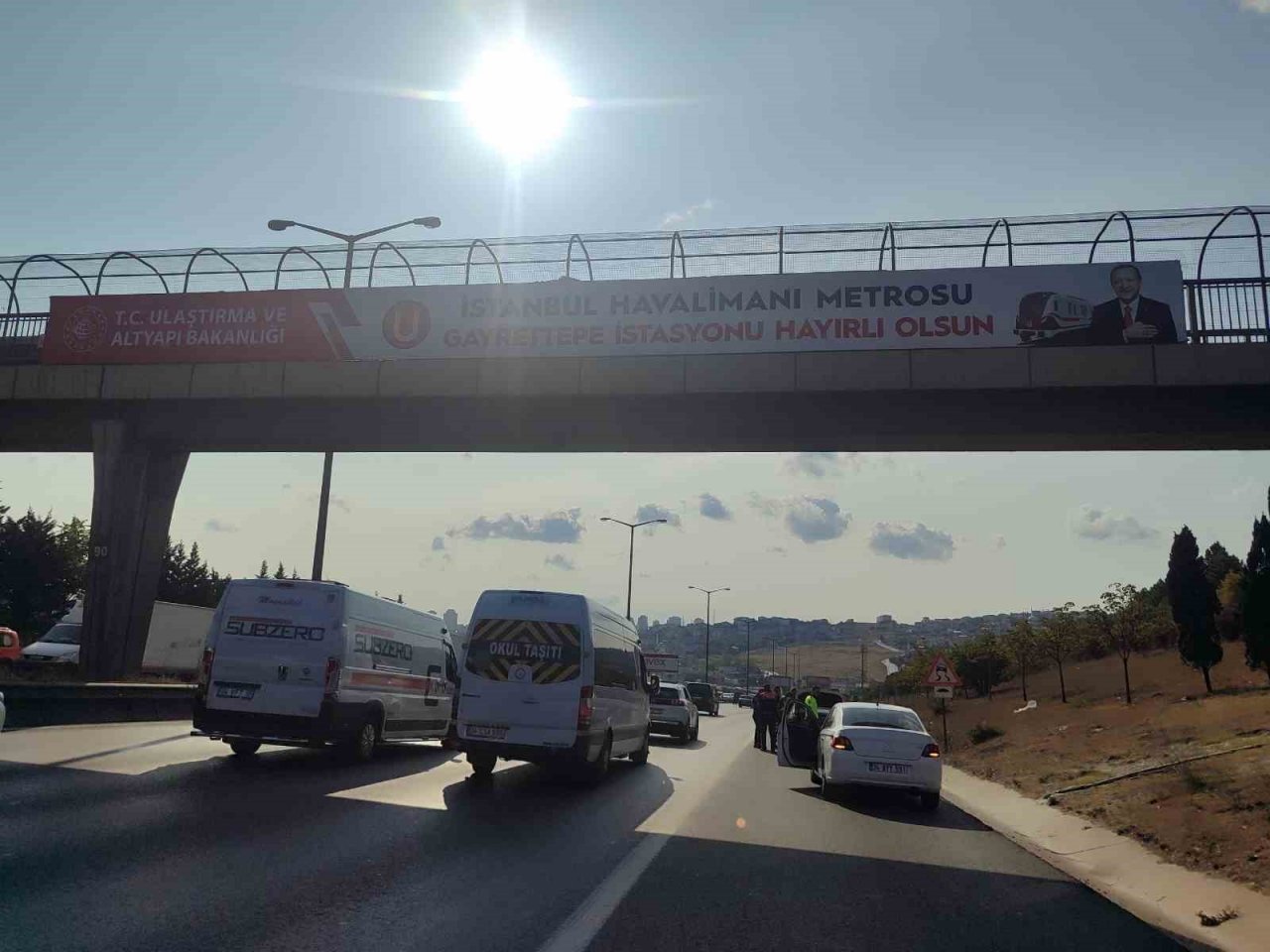 TEM Otoyolu’nda üst geçitten atlayan vatandaş feci şekilde can verdi