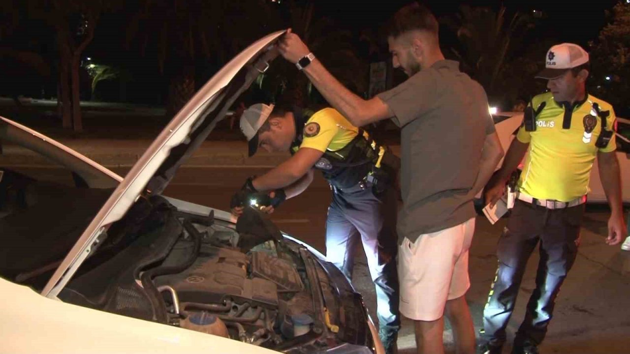 Kadıköy’de abartı egzoz ve modifiye araç denetimi yapıldı
