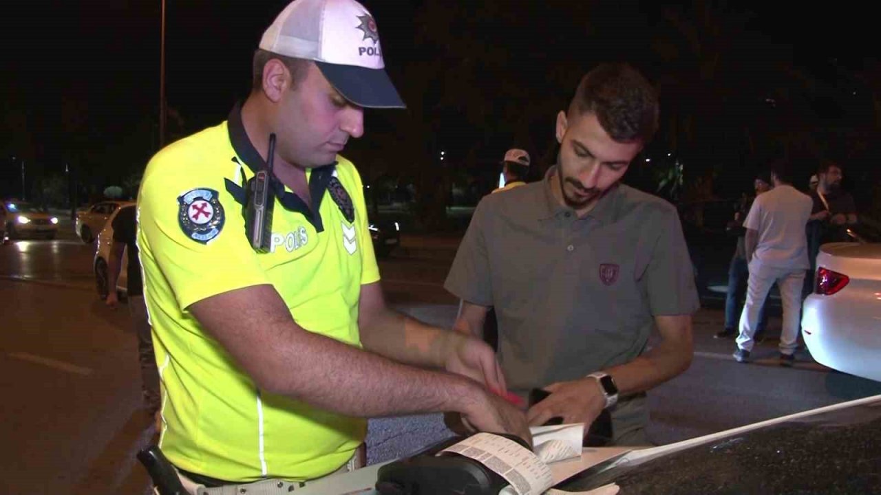 Kadıköy’de abartı egzoz ve modifiye araç denetimi yapıldı