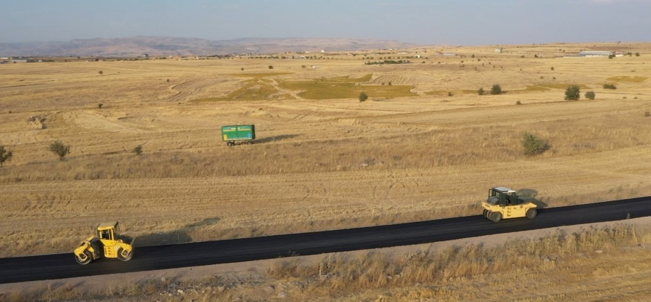 Çevril - Taşhan Arasındaki Yolda Asfalt Çalışması Başladı