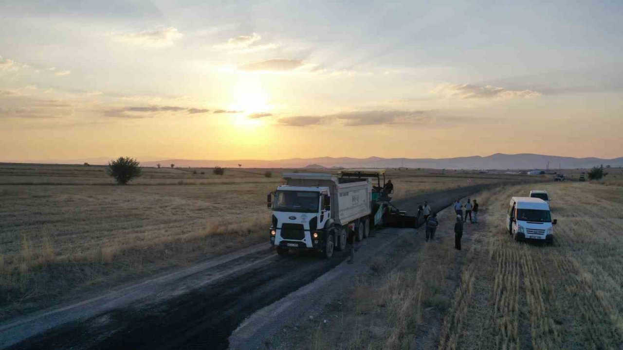 Çevril - Taşhan Arasındaki Yolda Asfalt Çalışması Başladı