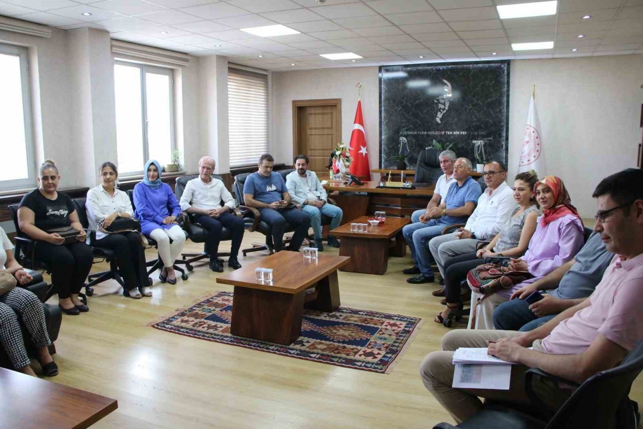 Öğretmenlerin talepleri ’Açık Kapı’ ile çözülüyor