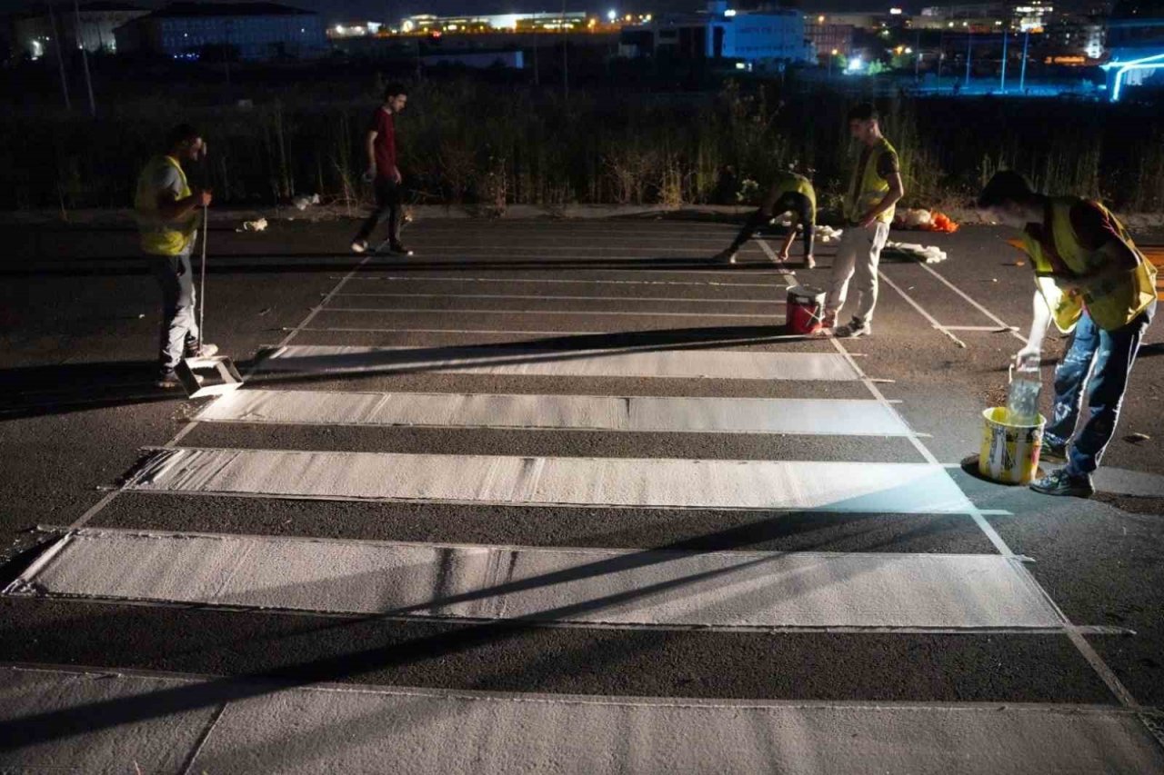 Yaya ve sürücülerin güvenliği için hız kesici kasisler yapılıyor