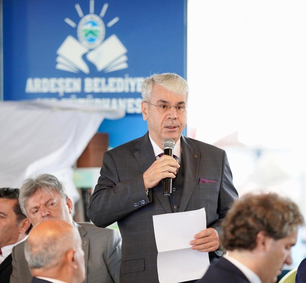 Milli Eğitim Bakanı Yusuf Tekin Rize’de öğretmenlerle buluştu