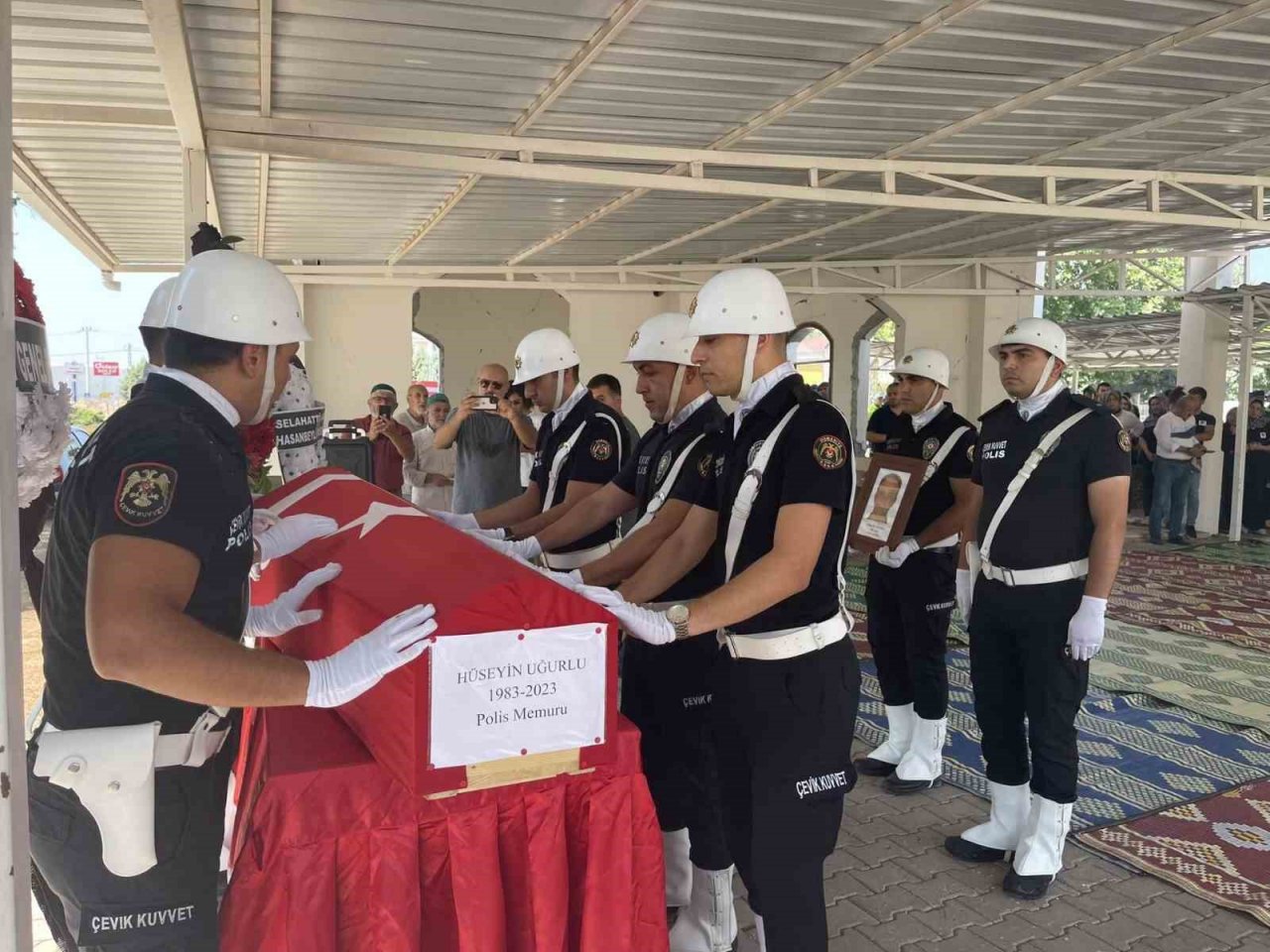 Osmaniye’de havaya ateş ettiği için uyardığı komşusu tarafından öldürülen polis memuru toprağa verildi