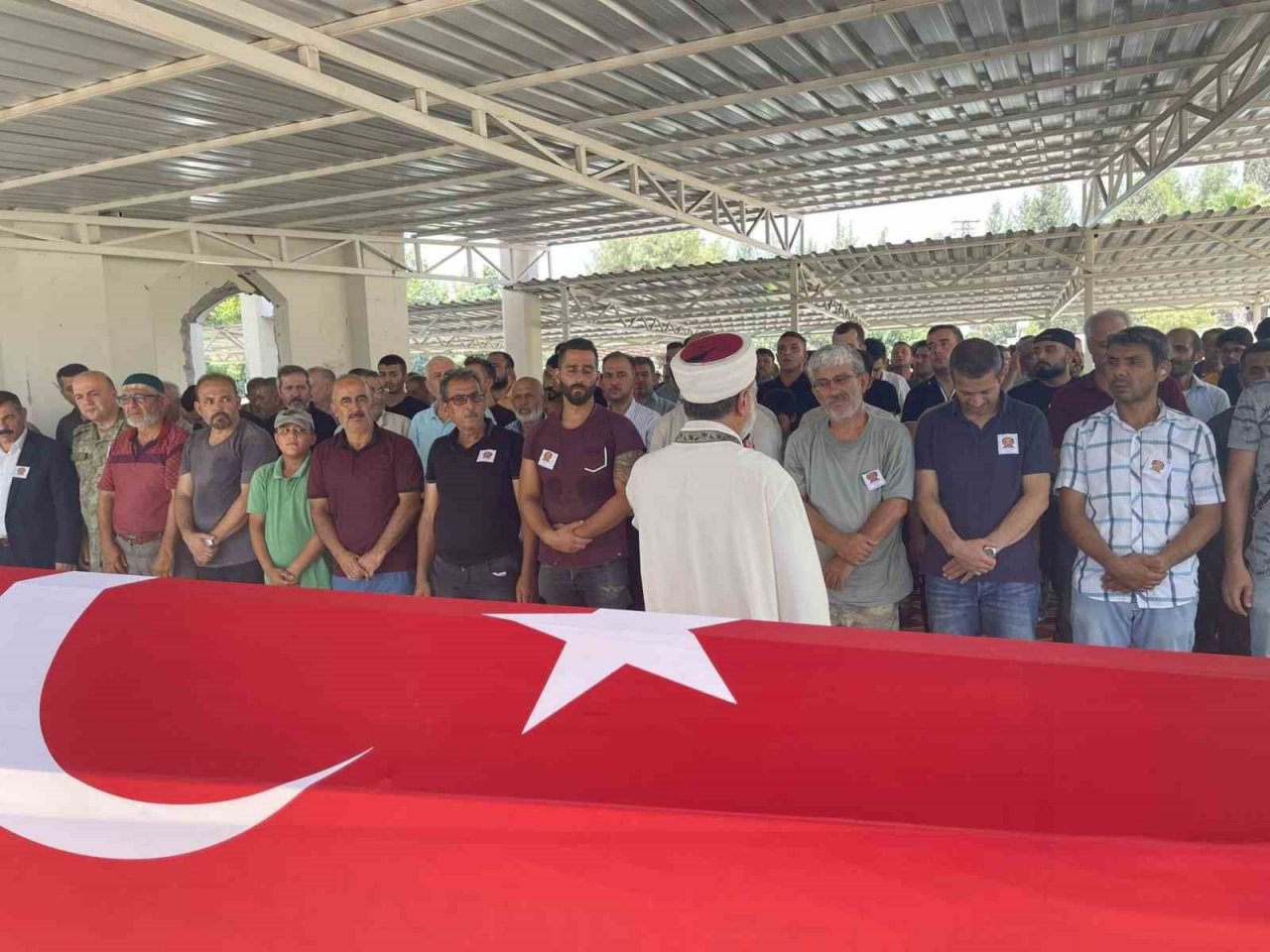 Osmaniye’de havaya ateş ettiği için uyardığı komşusu tarafından öldürülen polis memuru toprağa verildi