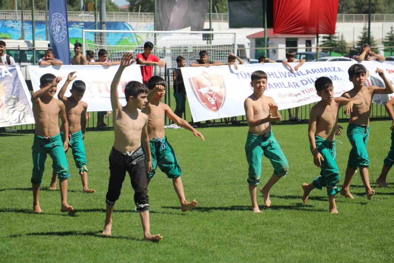 Sivas’ta Pehlivanlar er meydanına indi