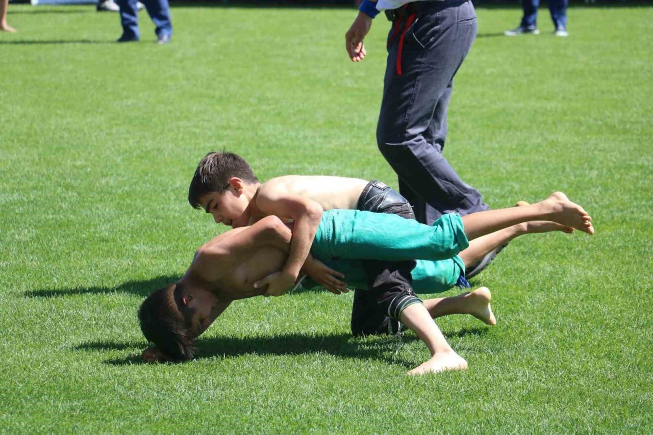 Sivas’ta Pehlivanlar er meydanına indi