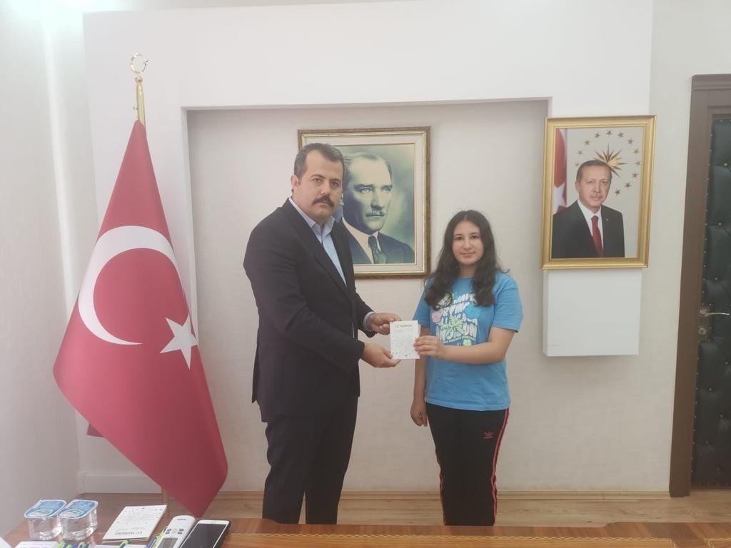 Kur’an-ı Kerim kursu öğrencilerine altın