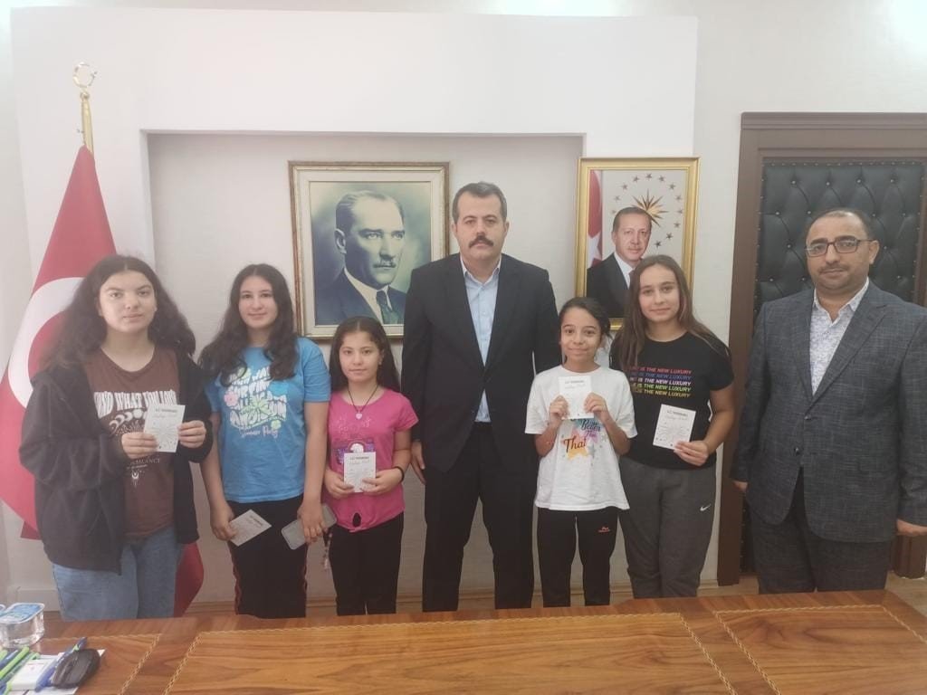 Kur’an-ı Kerim kursu öğrencilerine altın