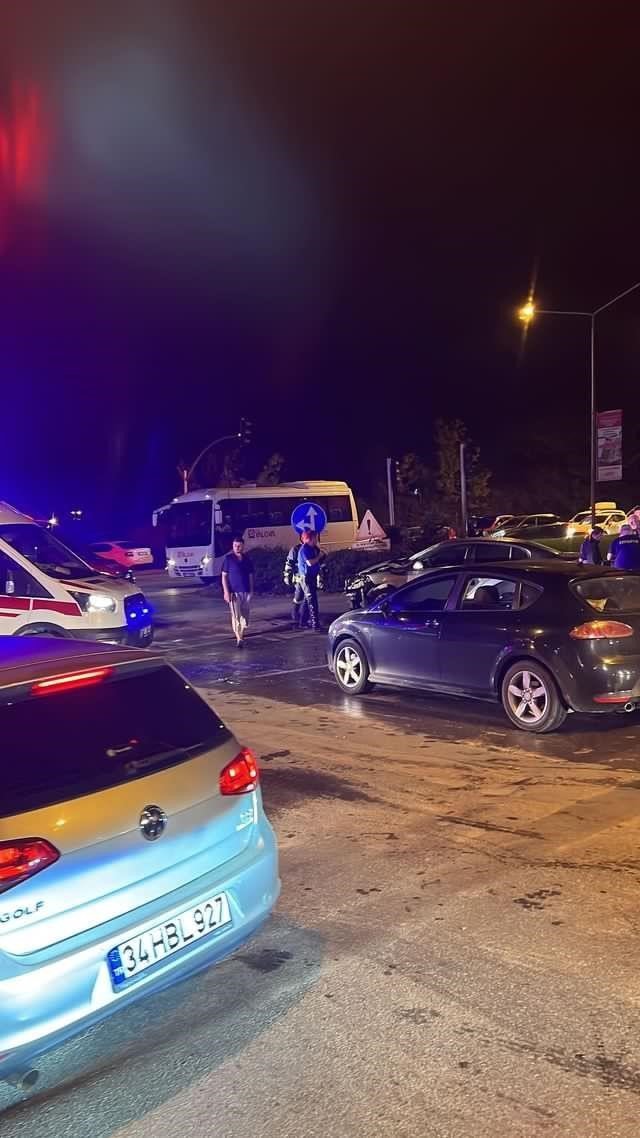 Yalova’da üç otomobil birbirine girdi: 3 yaralı