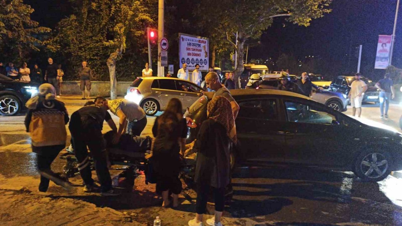 Yalova’da üç otomobil birbirine girdi: 3 yaralı