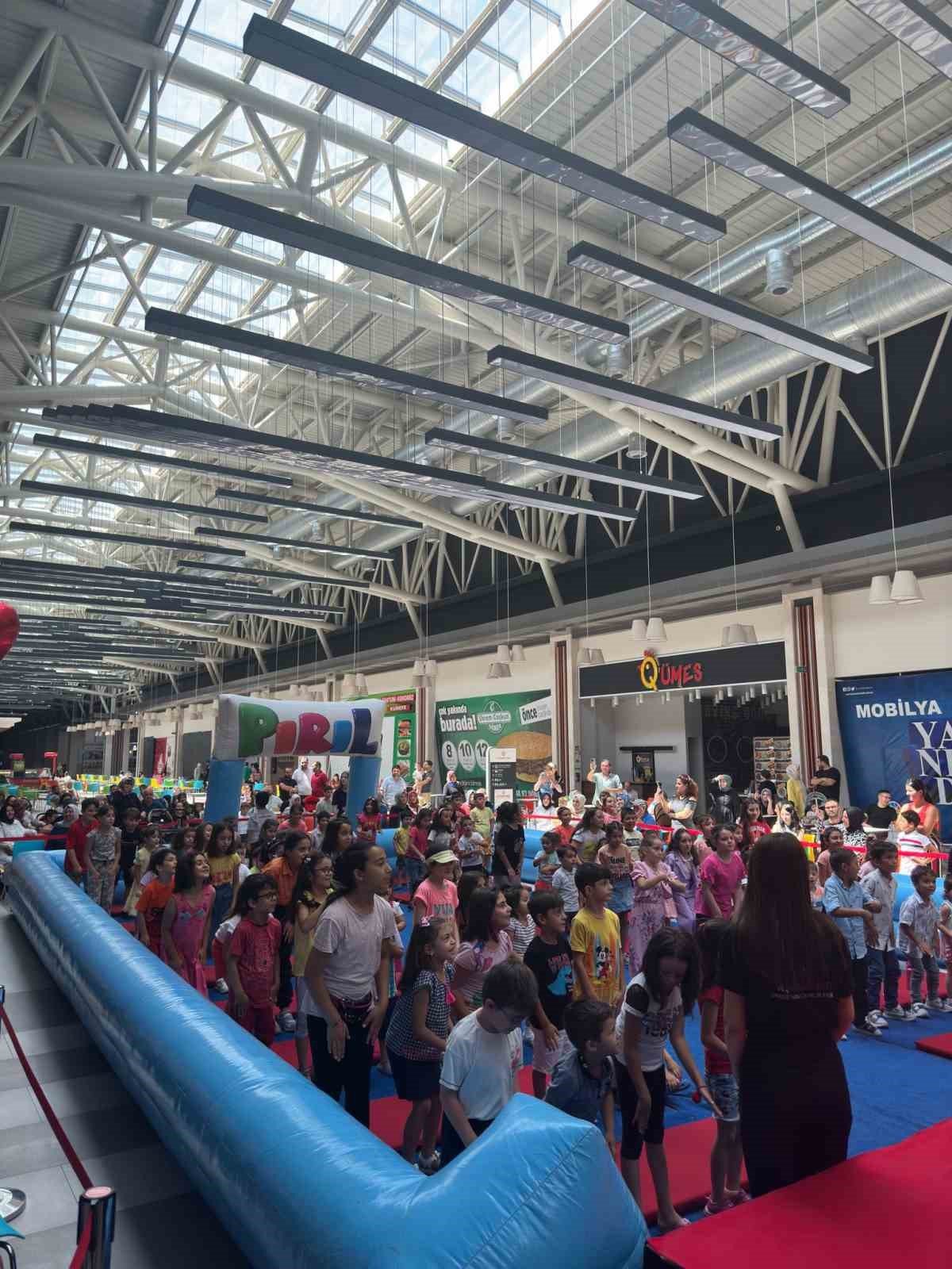 Çocuklar KUMSMALL AVM’de çok mutlu