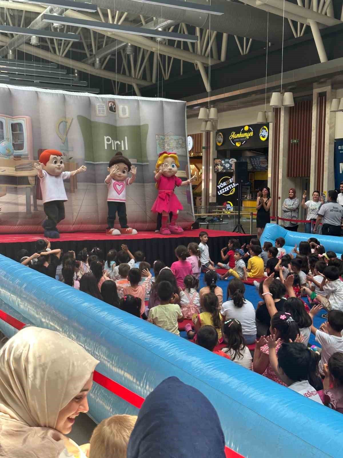 Çocuklar KUMSMALL AVM’de çok mutlu