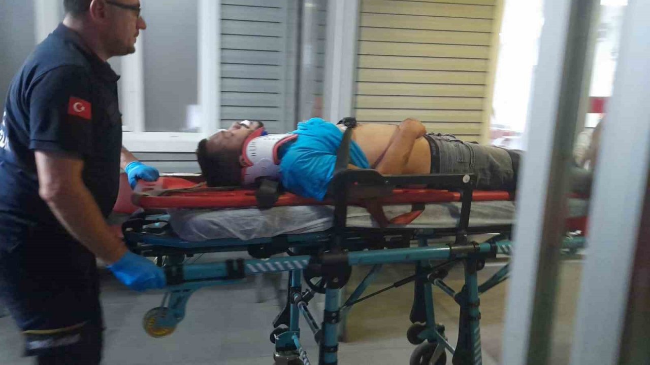 İki otomobil çarpıştı: 2 yaralı