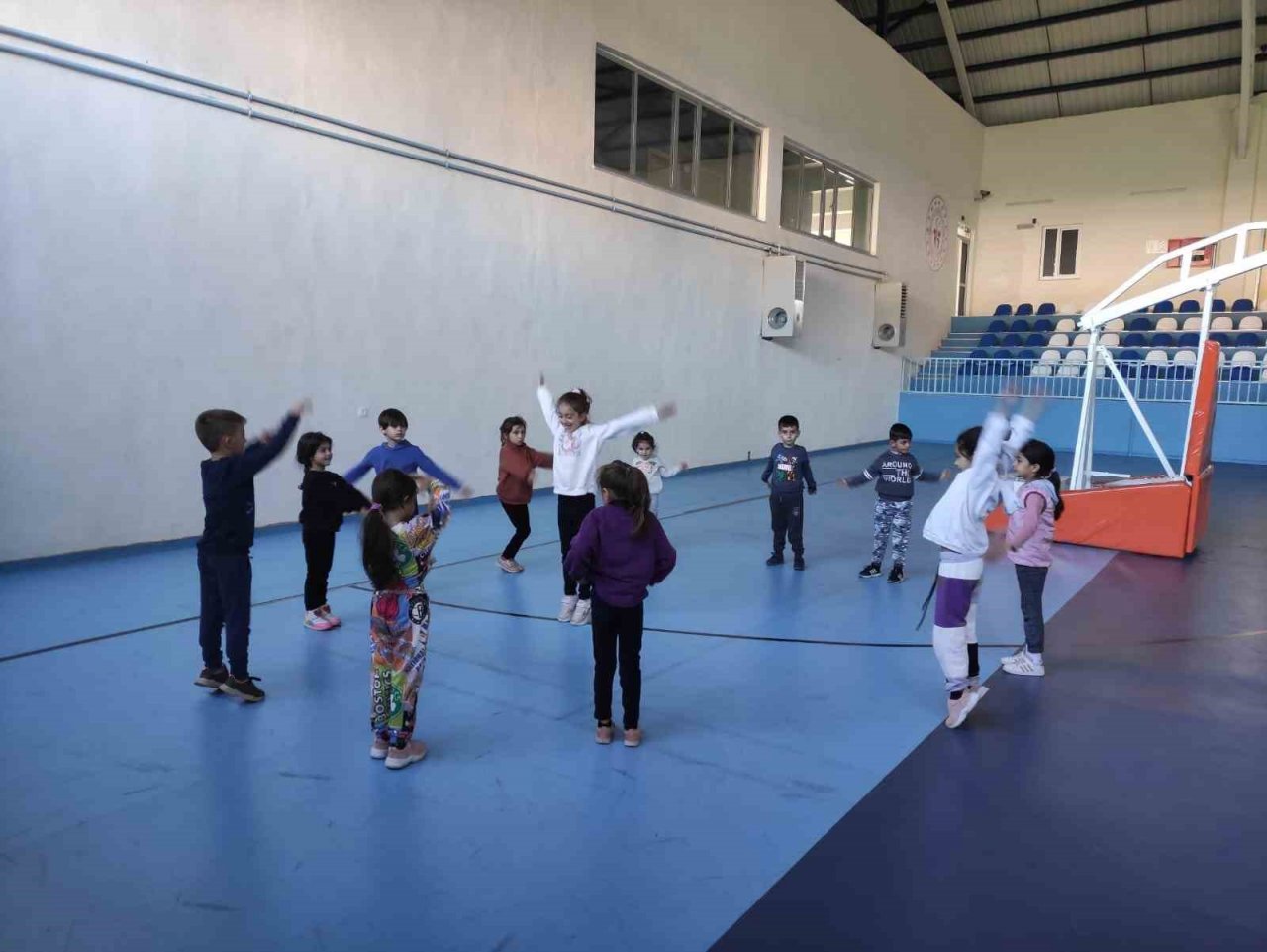 Ağrı’da GSB Spor Okulları projesi kapsamında öğrencilere spor eğitimi veriliyor