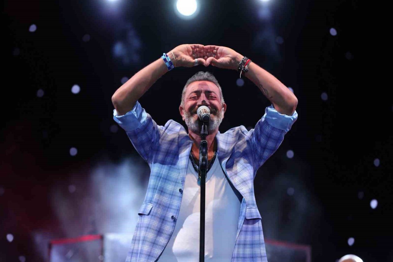 Hakan Altun ve Hüsnü Şenlendirici Aliağa’da sevenleriyle buluştu