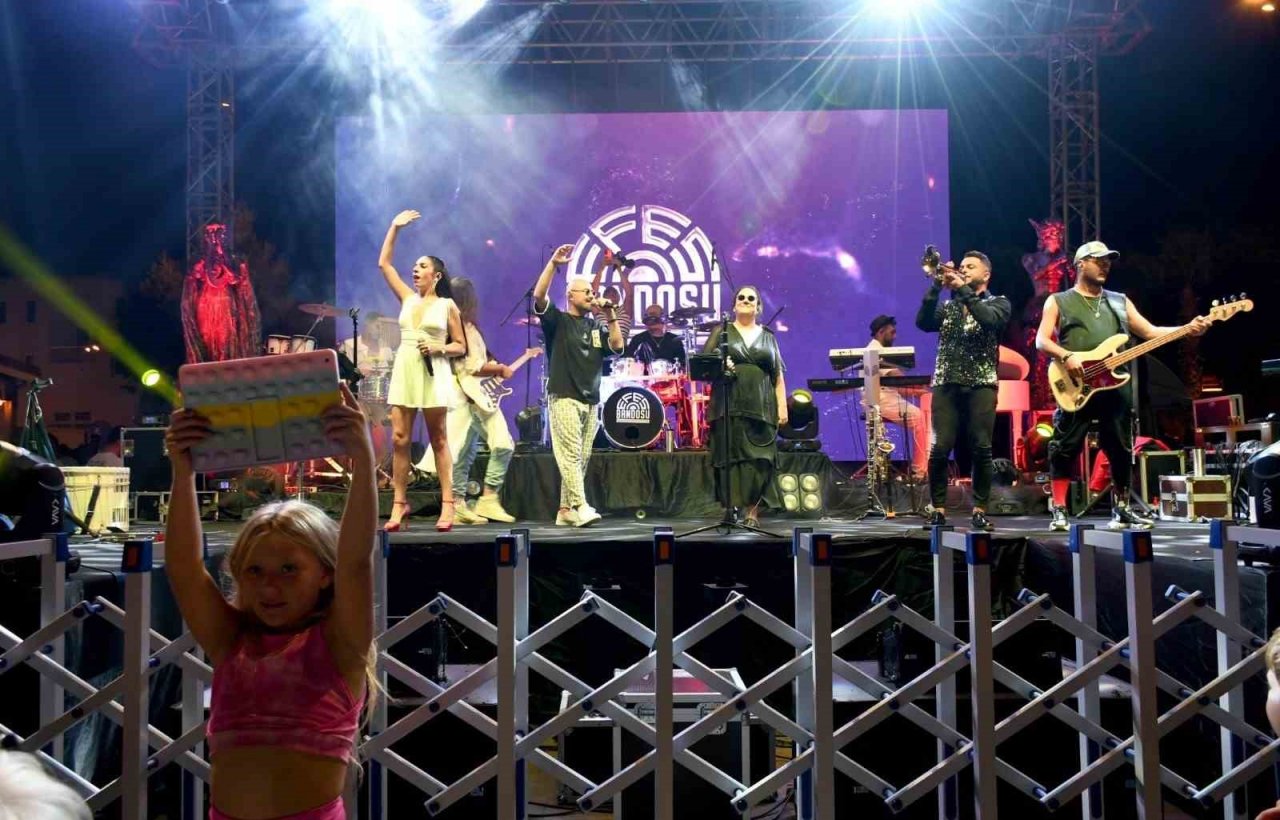 Balıkçılar Meydanı’nda Efes Bandosu’nda gösteri