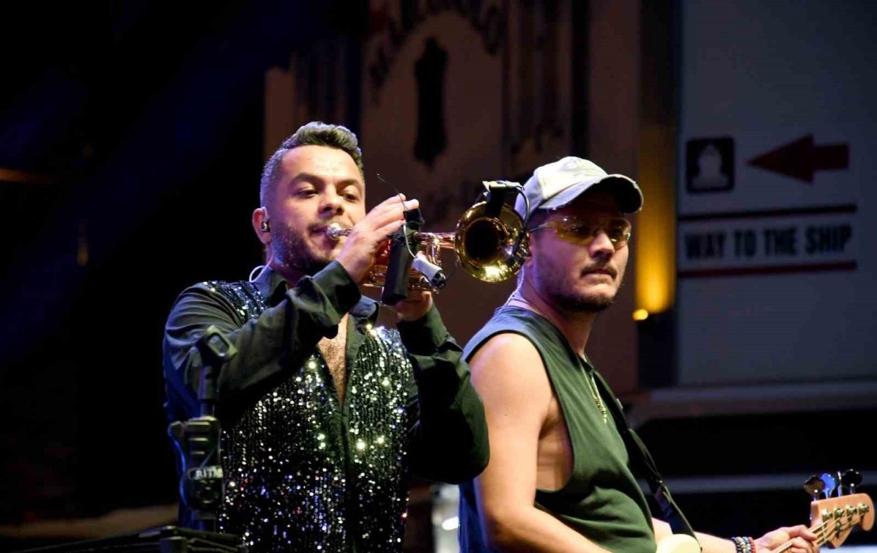 Balıkçılar Meydanı’nda Efes Bandosu’nda gösteri