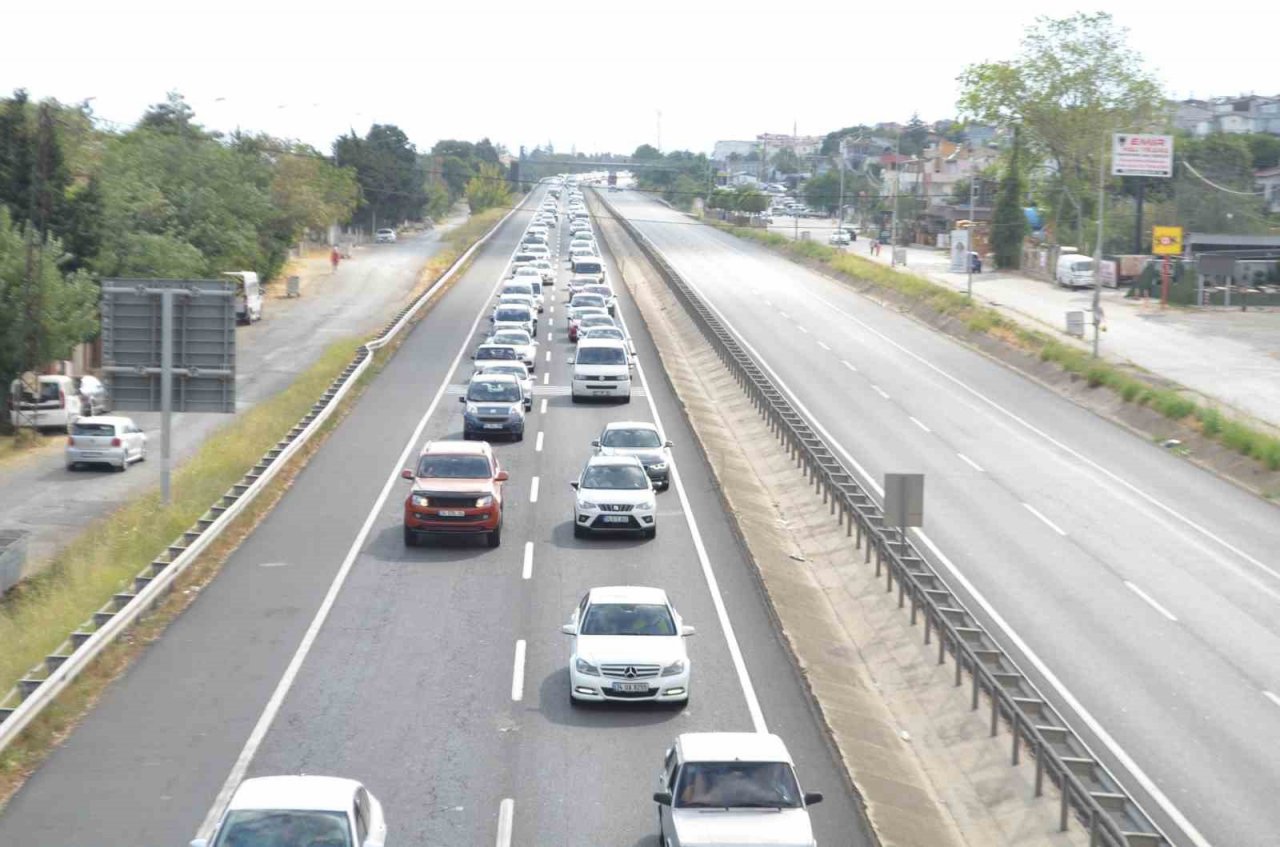 Tekirdağ-İstanbul yolunda yoğun trafik