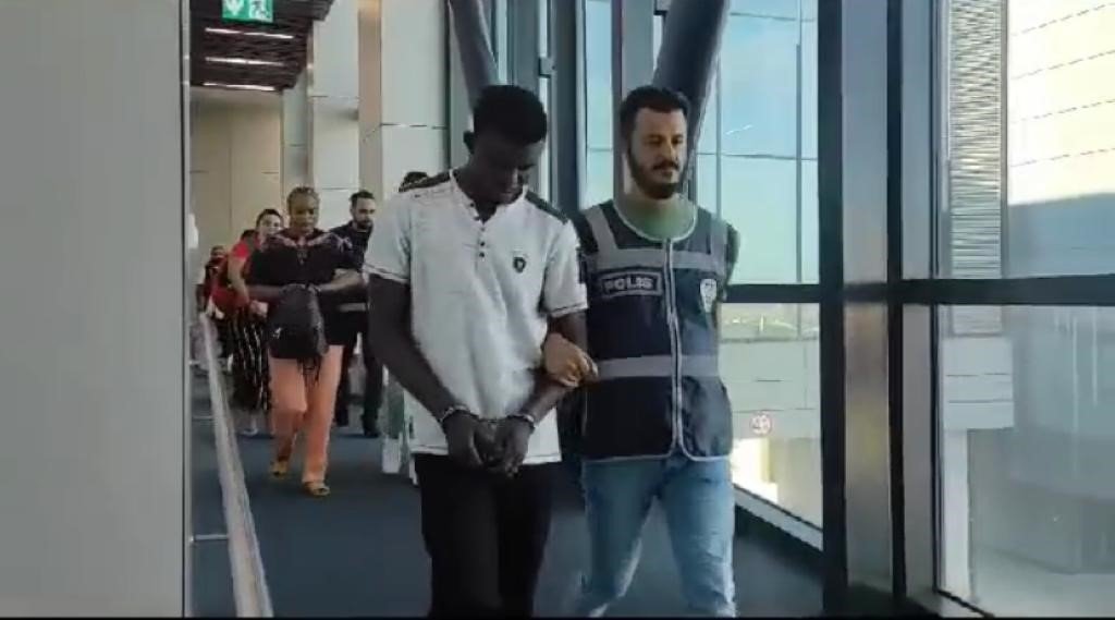 Kendilerini Amerikan askeri olarak tanıtan ‘Safari Çetesini’ operasyon: 12 gözaltı