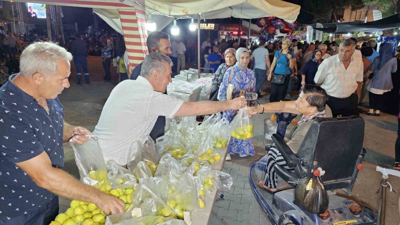 Festivalde 5 ton taze incir dağıtıldı