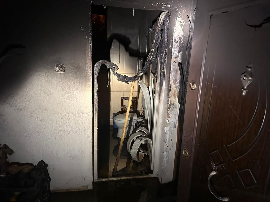 Erzin’de ikamet yangını korkuttu